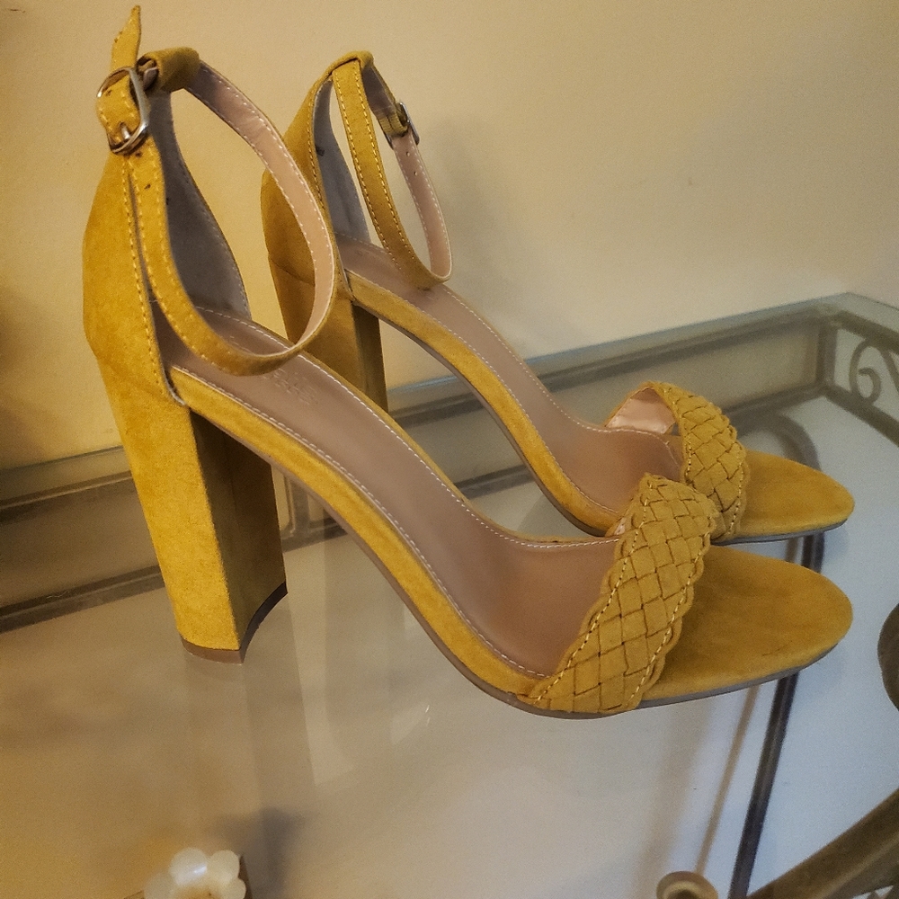 Sandals - Picture 2 of 2